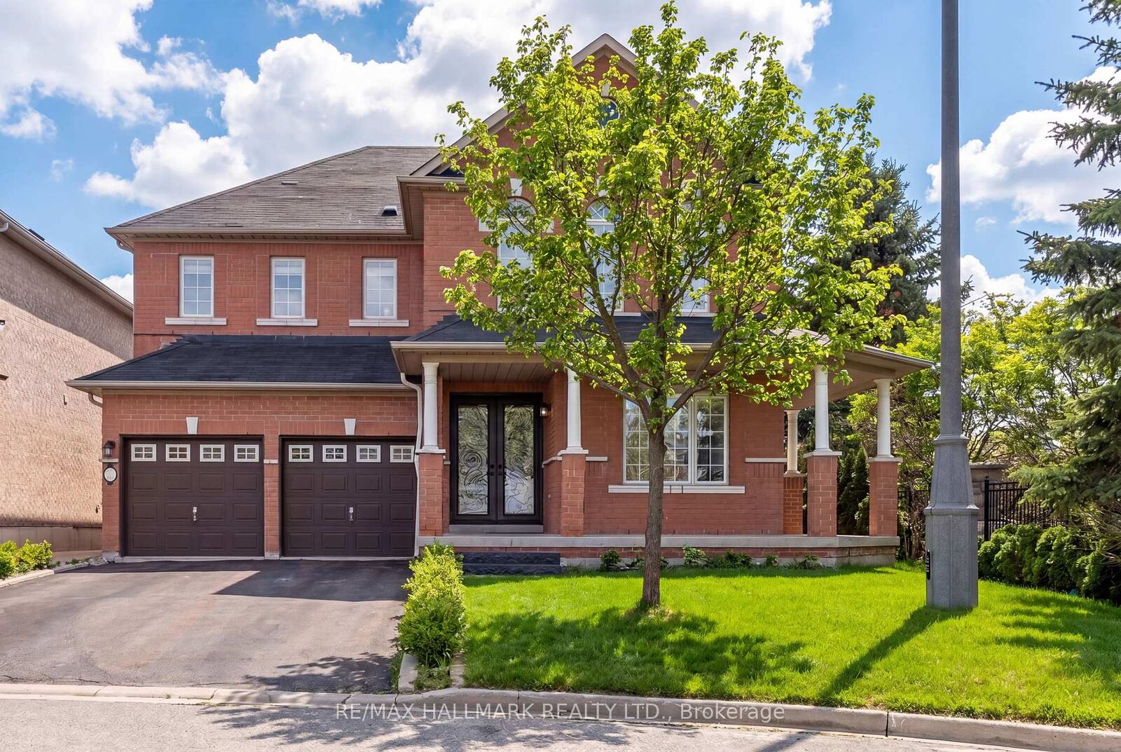 Property Photo: 57 Saint Nicholas Crescent ON L4H 3E5