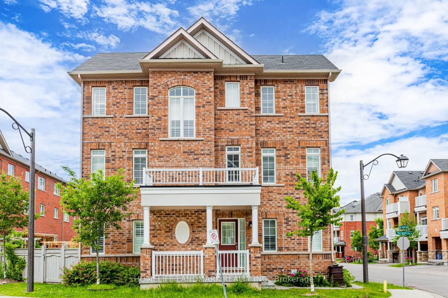 Property Photo: 29 Spiv Grove Way 92 ON L6E 0T6