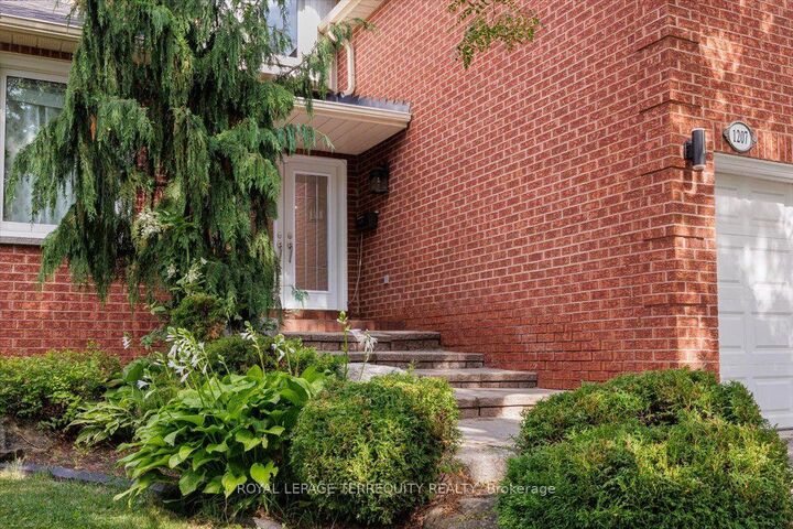 Property Photo: 1207 Dogwood Crescent ON L6J 7J2