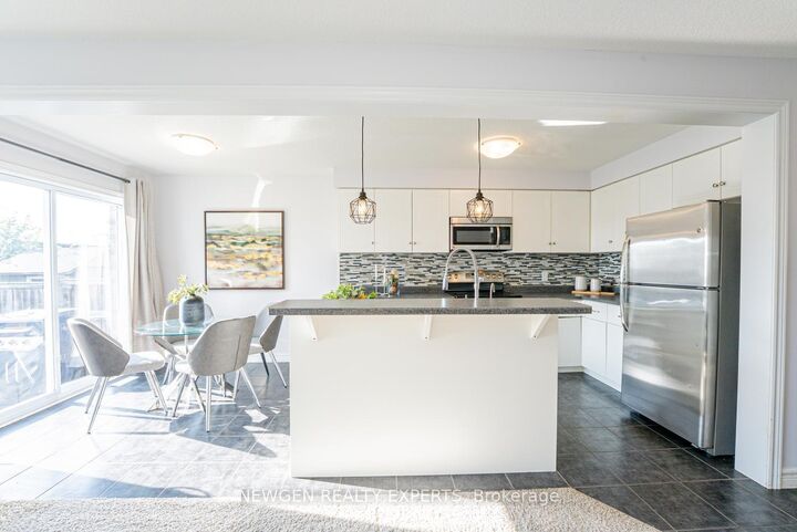 2025 Denview Avenue — photo 1