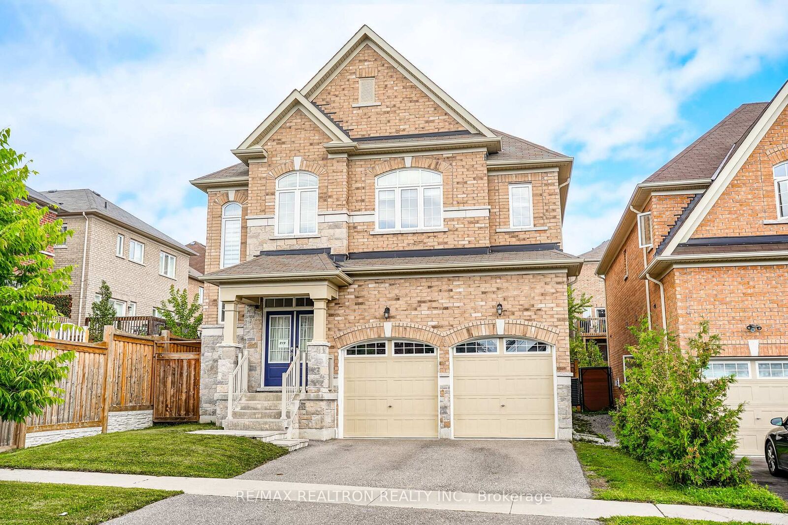 Property Photo:  219 Lyle Drive  ON L1C 0V6 