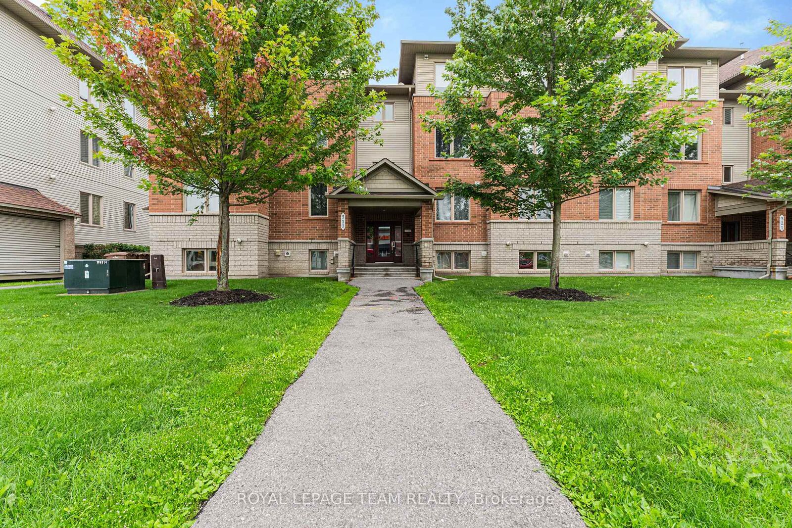 Property Photo:  313 Cresthaven Drive 6  ON K2G 4R5 
