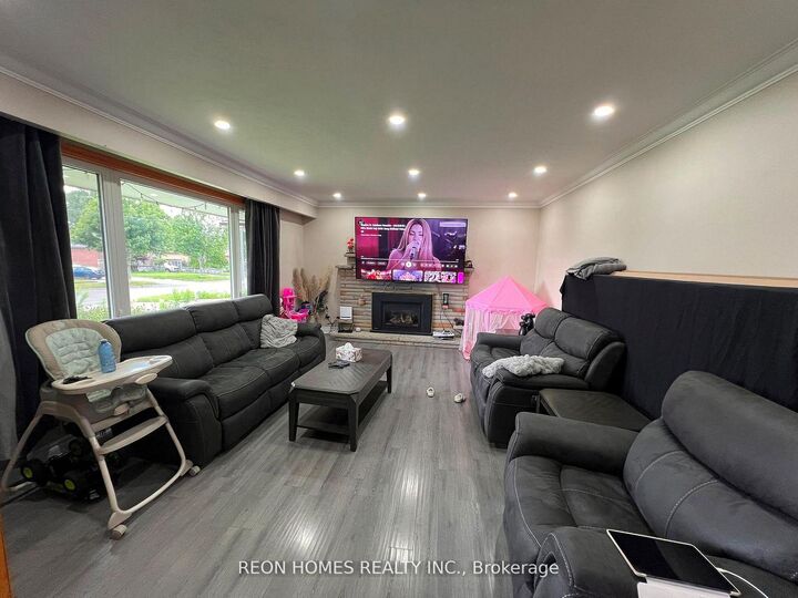 Property Photo:  317 Farewell Street  ON L1H 6L8 