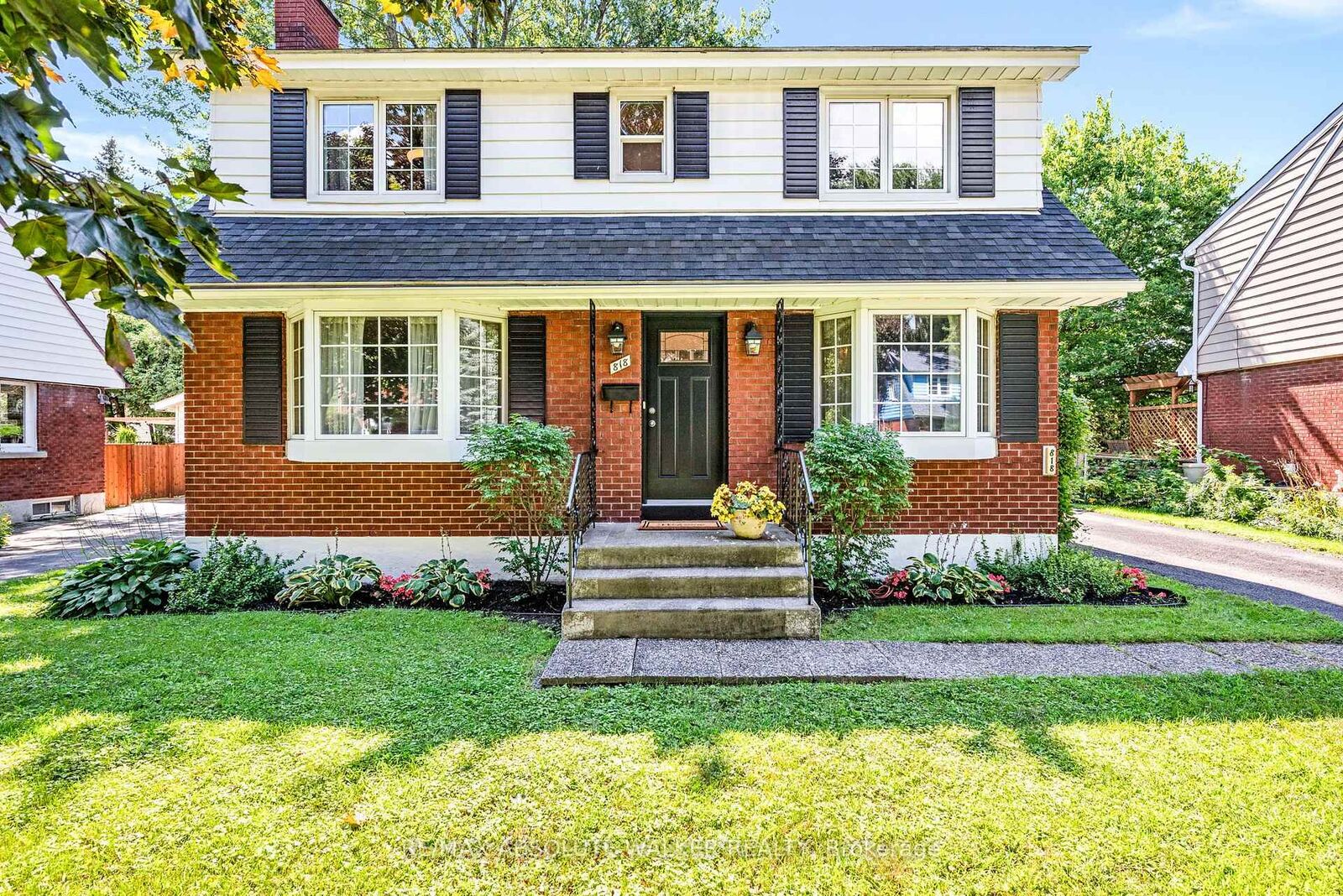 Photo de la propriété:  818 Colson Avenue  ON K1G 1R7 