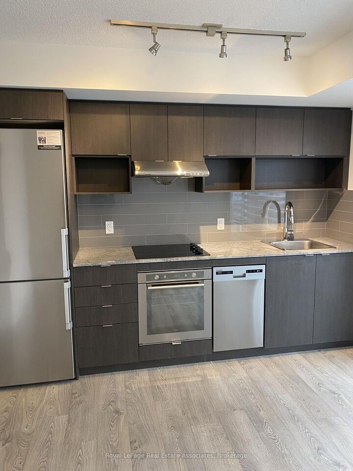 Property Photo:  7 Mabelle Avenue 603  ON M5T 0C9 