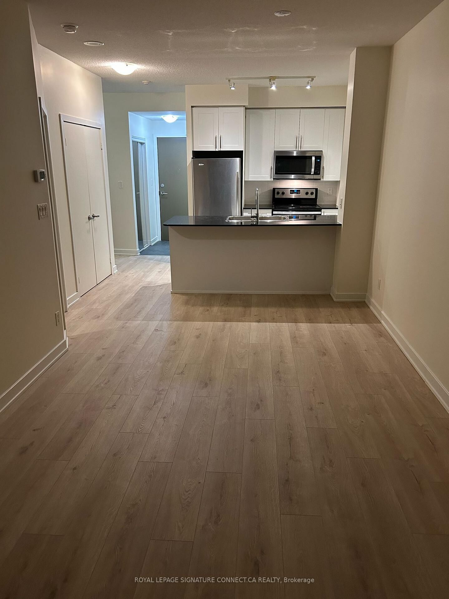 Property Photo:  4065 Brickstone Mews 2105  ON L5B 0G3 
