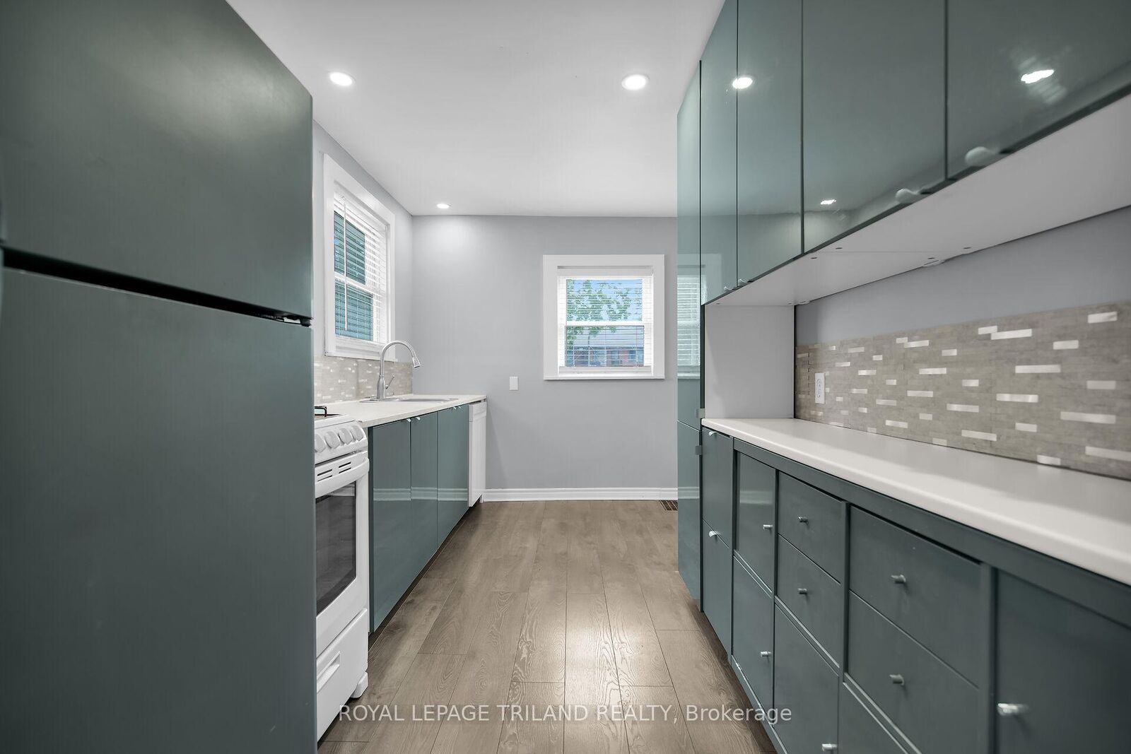 Property Photo: 122 Centre Street 1 ON N5R 2Z9
