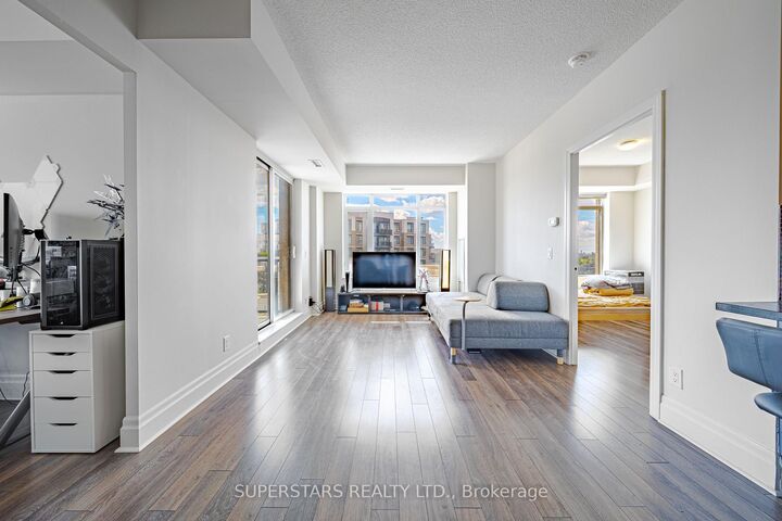 Property Photo:  151 Upper Duke Crescent 809  ON L6G 0E1 