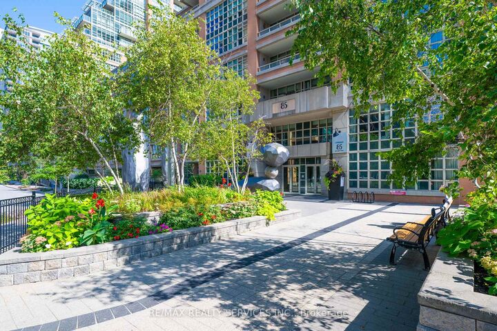 Property Photo: 85 East Liberty Street 1802 ON M6K 3R4
