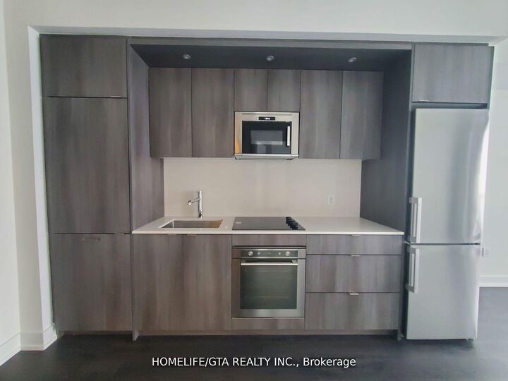 Property Photo: 30 Inn On The Park Drive 3806 ON M3C 0P7