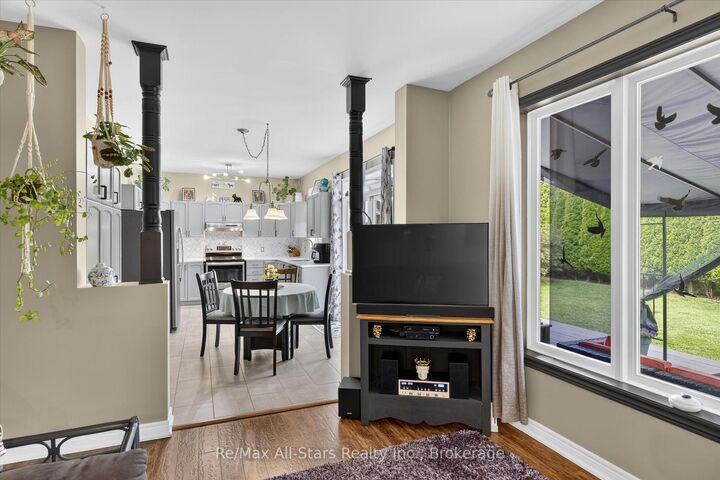 Property Photo: 34 Kirkconnell Road ON K9V 6E7