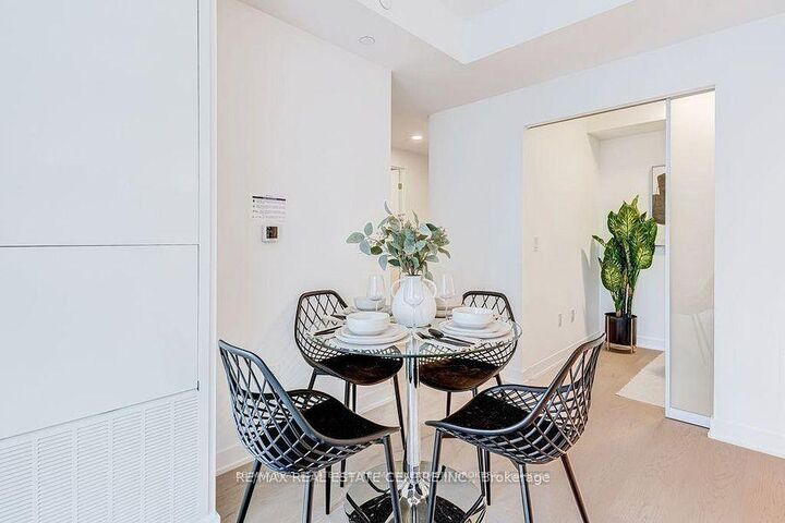 Property Photo: 252 Church Street 612 ON M5B 0E6