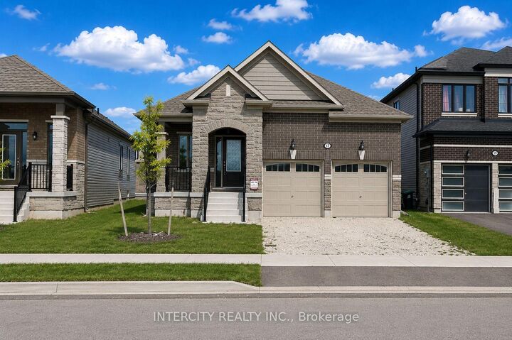 17 Union Boulevard — photo 1