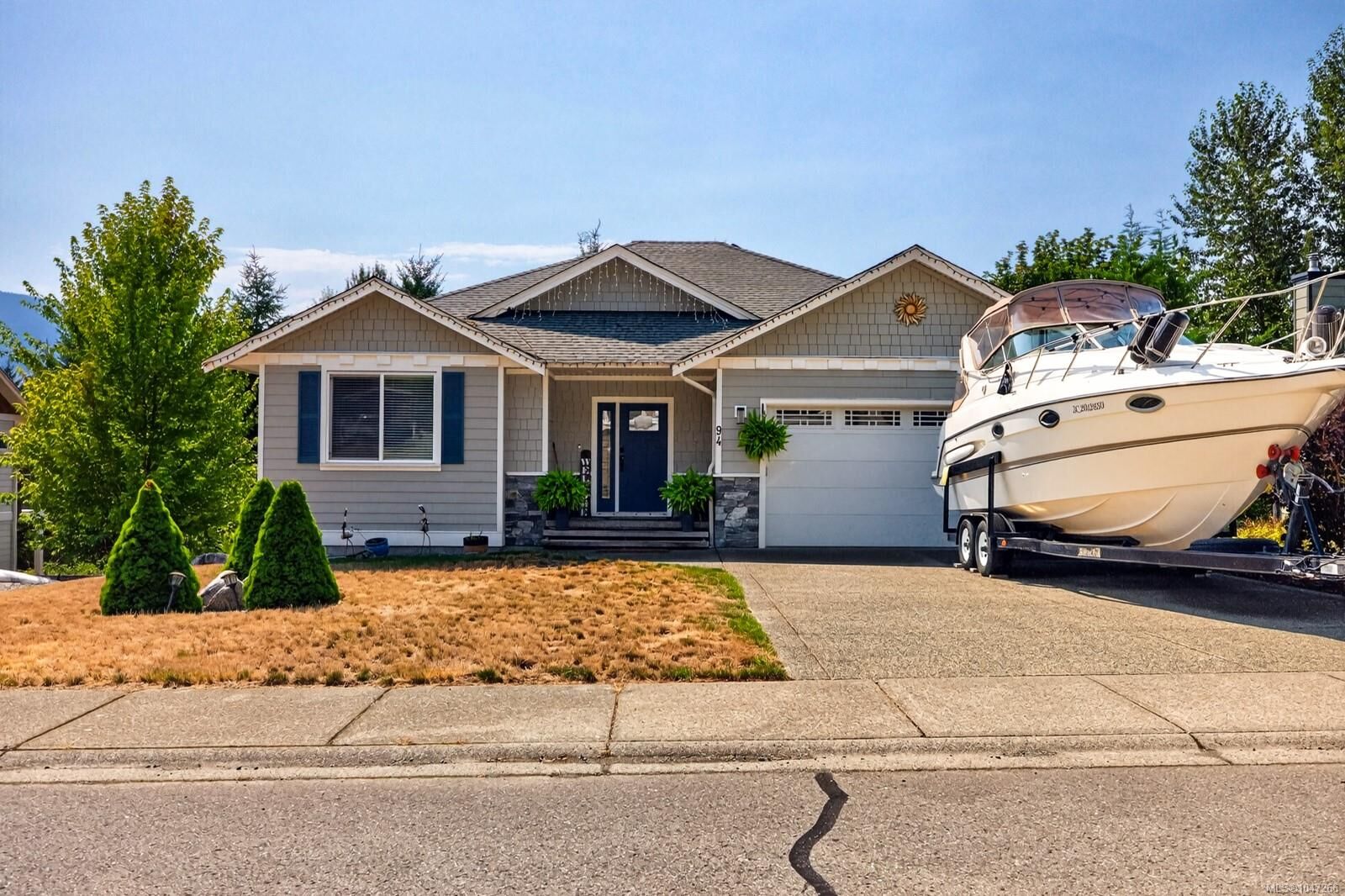 Property Photo: 94 Beech Cres BC V0R 2G1