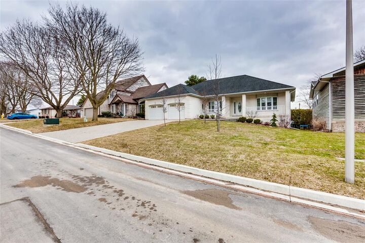 Property Photo: 41 Sunset Avenue ON N0M 1S0