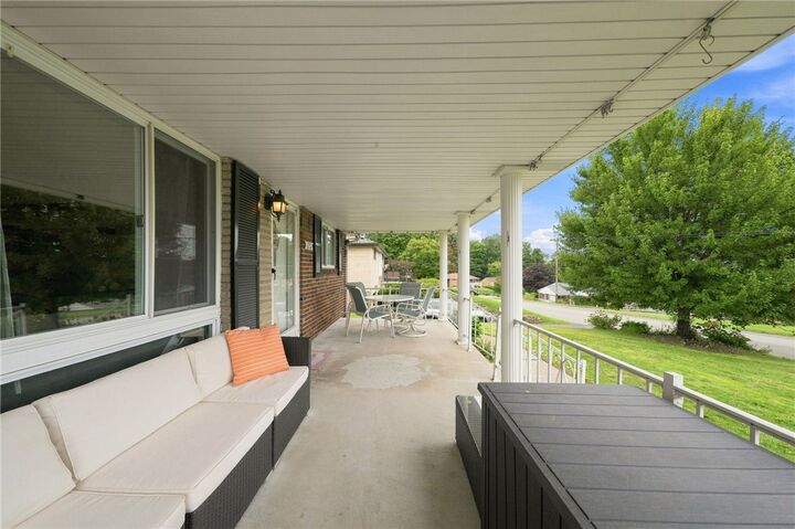 Property Photo:  2202 Juanita Dr  PA 15108 