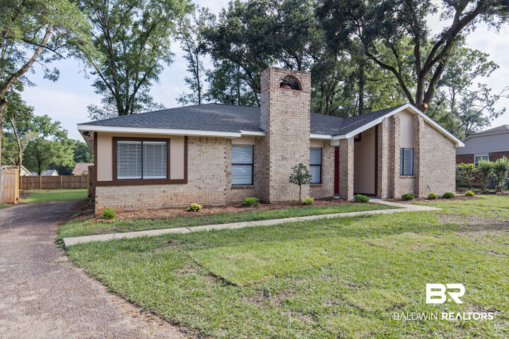 Property Photo: 6436 Southampton Way AL 36618