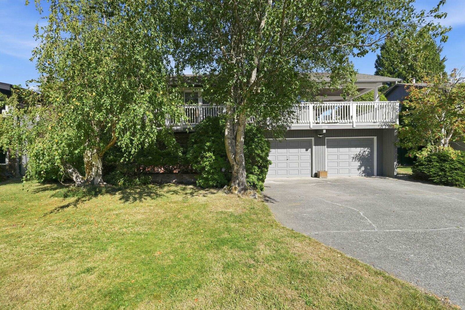 Property Photo: 210 W Murphy Drive BC V4M 3N9