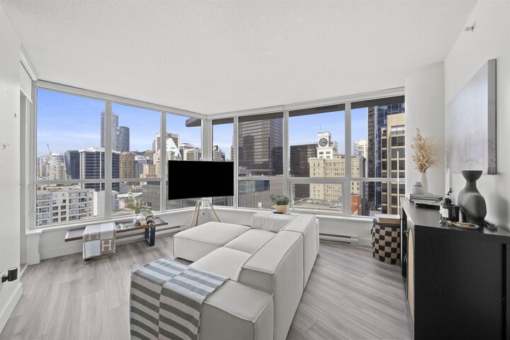 Property Photo: 833 Seymour Street 1511 BC V6B 0G4