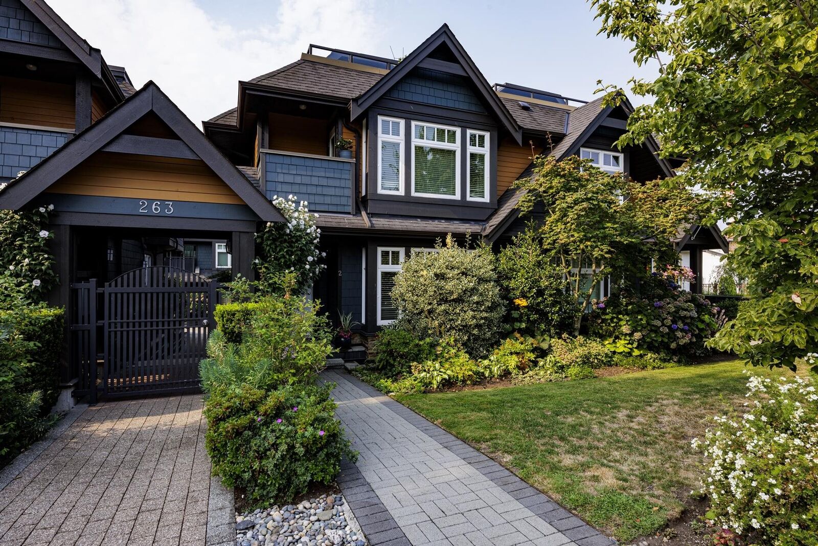 Property Photo: 263 E 5th Street 2 BC V7L 1L8