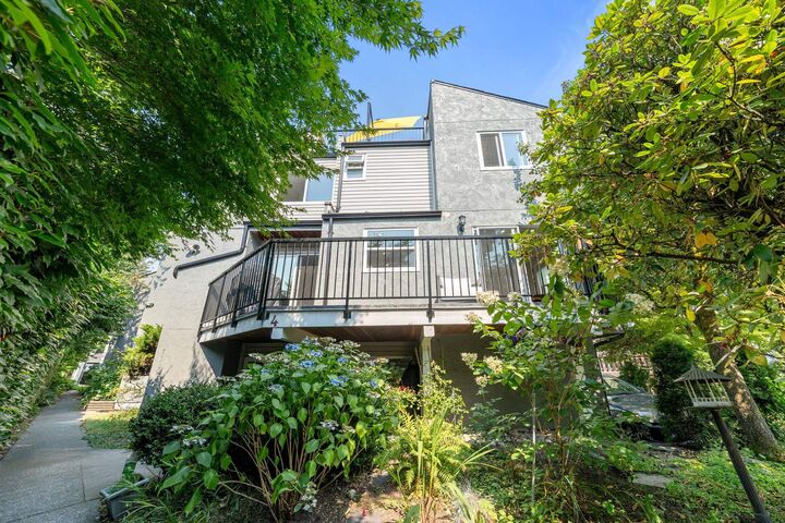 Property Photo: 230 W 16th Street 4 BC V7M 1T6