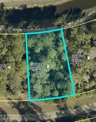 Property Photo:  1933 Roderick Ln  FL 33972 