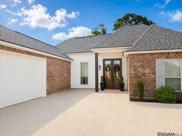 Property Photo: 4820 Pointe Prospect Dr LA 70762