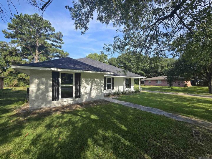 Property Photo:  1063 Parlange Dr  LA 70806 