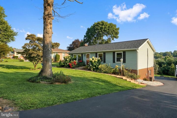 Property Photo: 264 Nollyn Drive PA 17313