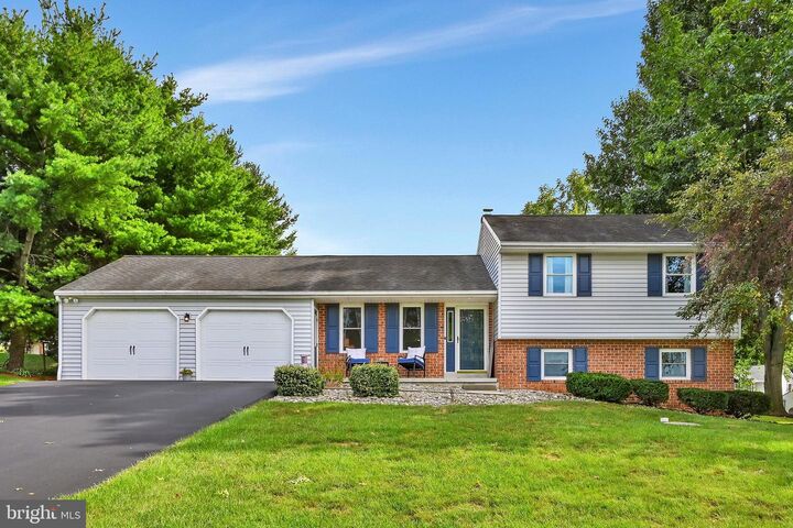 Property Photo: 126 Meadow View Lane PA 17502