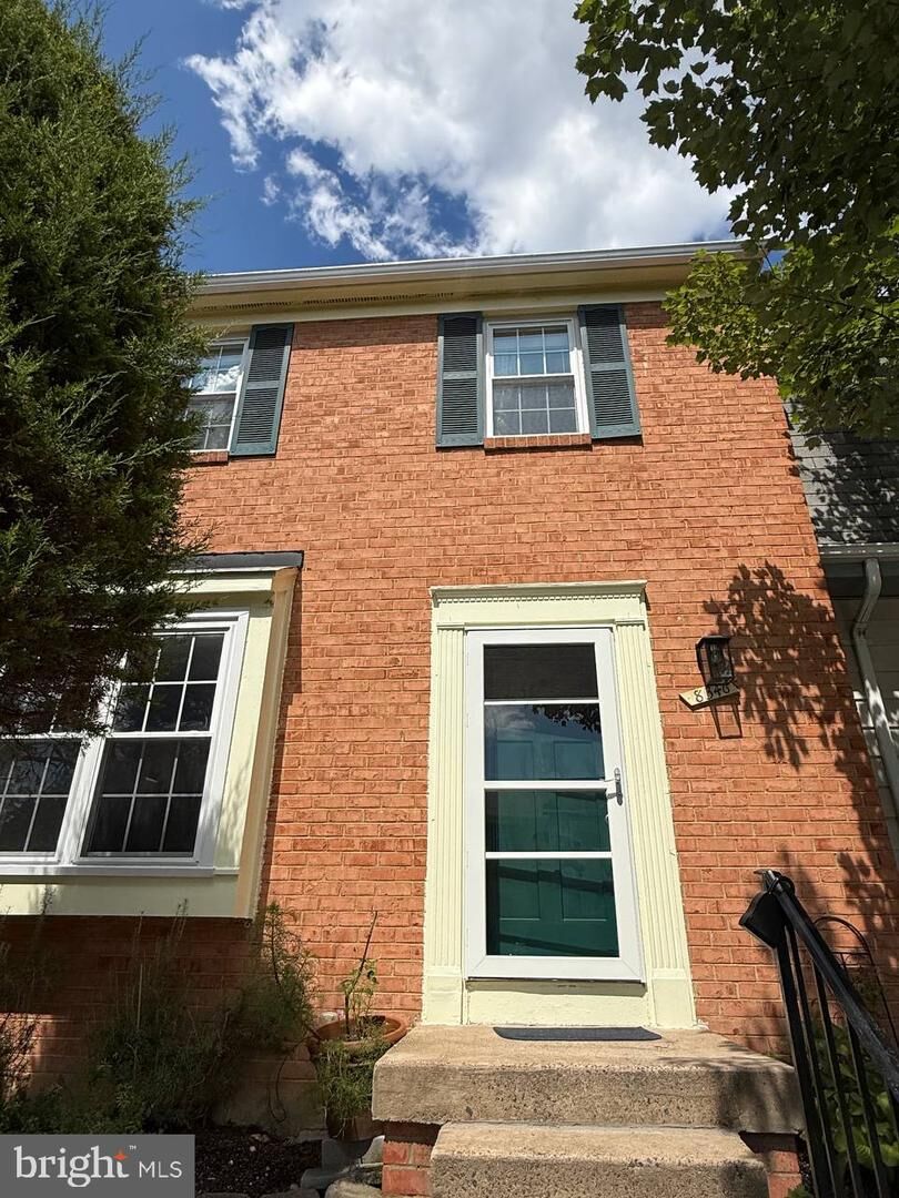 Property Photo:  8346 Stationhouse Court  VA 22079 