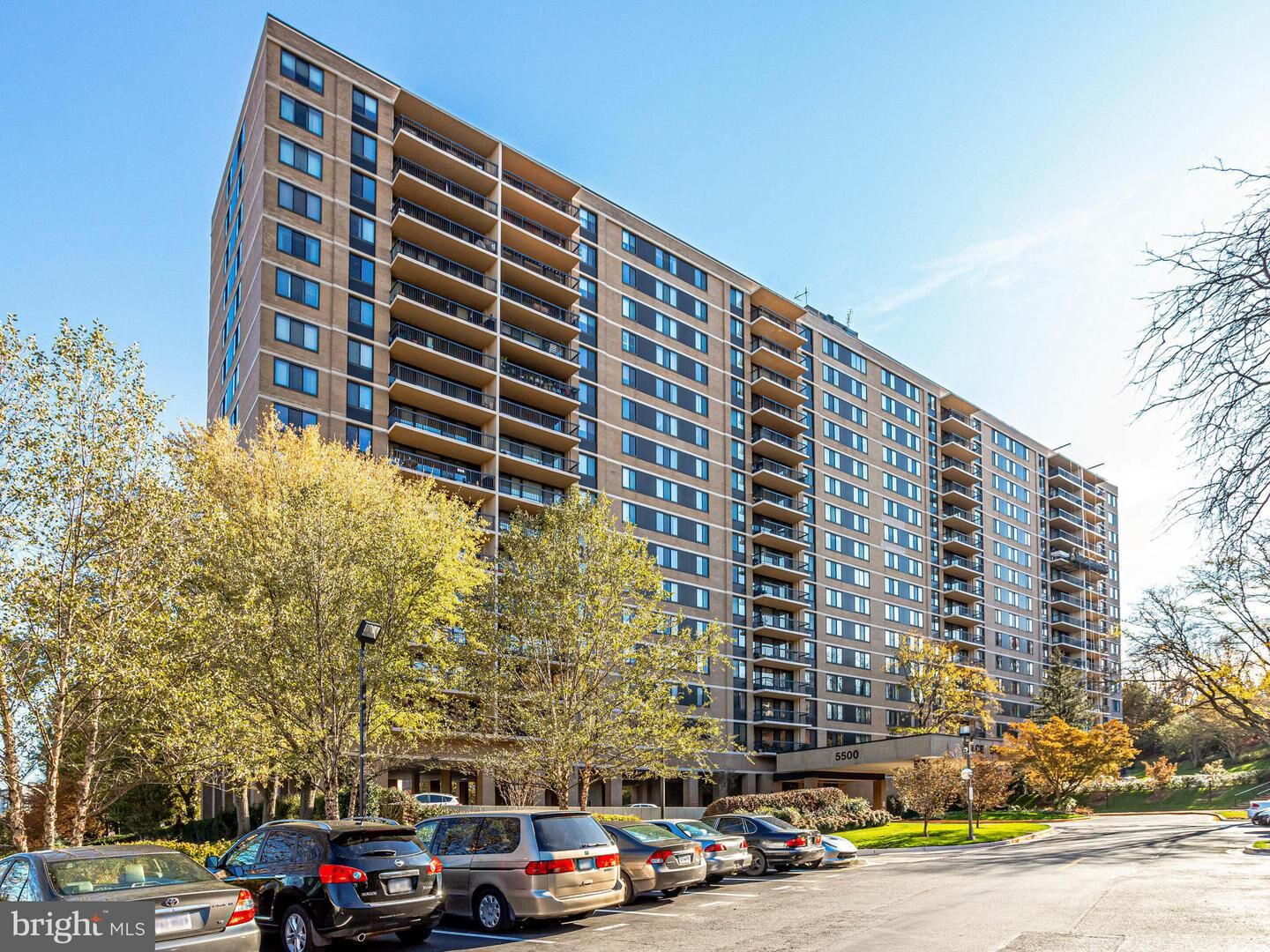 Property Photo:  5500 Holmes Run Parkway 520  VA 22304 