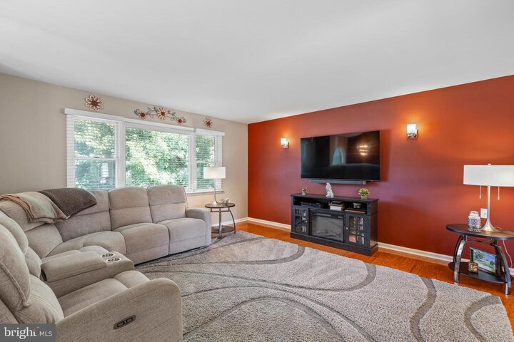 Property Photo: 677 Meetinghouse Road PA 19061
