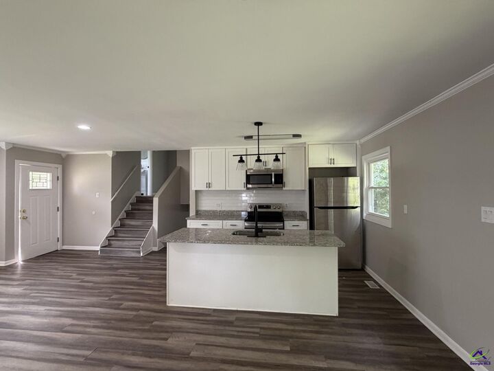 Property Photo:  215 Sunnydale Drive  GA 31088 