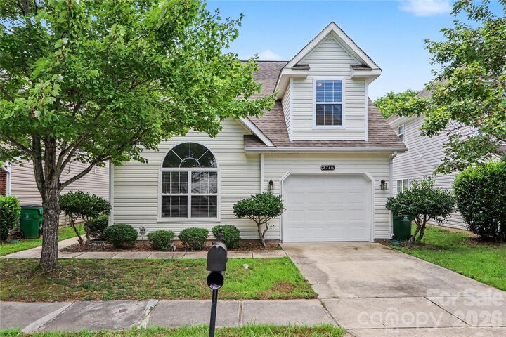 Property Photo: 2716 Rozzelles Landing Drive NC 28214