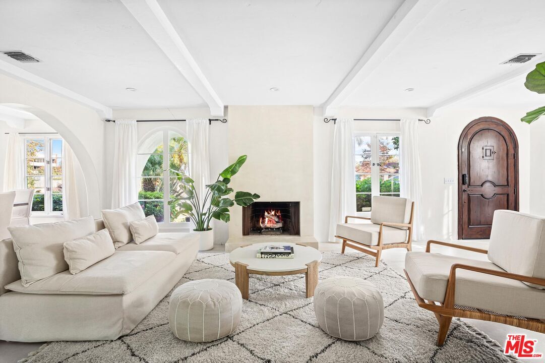 Property Photo: 4267 Murietta Ave CA 91423
