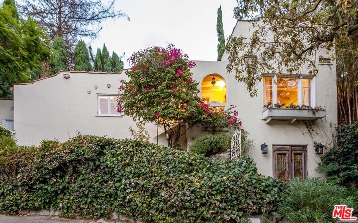 Property Photo:  8060 Woodland Ln  CA 90046 