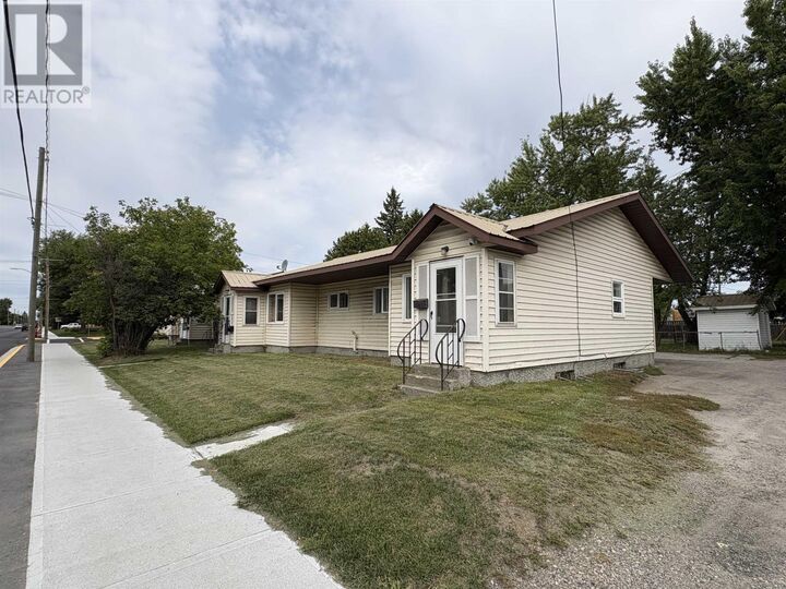 Property Photo:  160-166 Third St W  ON P9A 3A3 