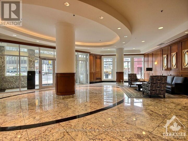 Property Photo: 242 Rideau Street 202 ON K1N 0B7