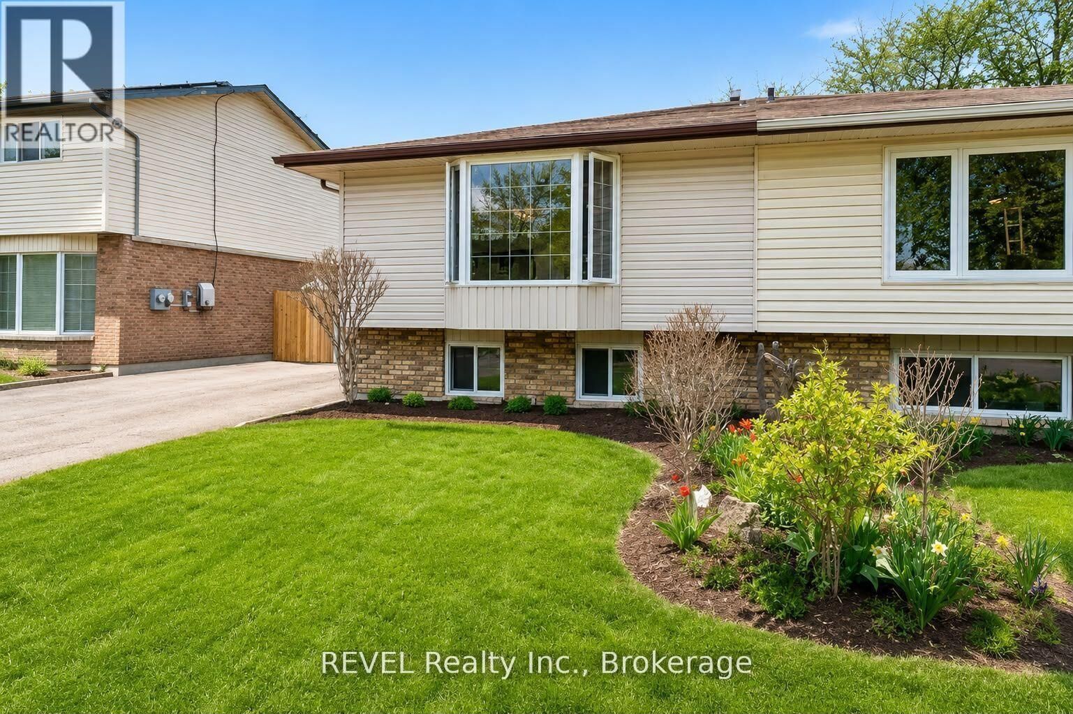 Property Photo:  52 Bula Drive Upper  ON L2N 6R6 