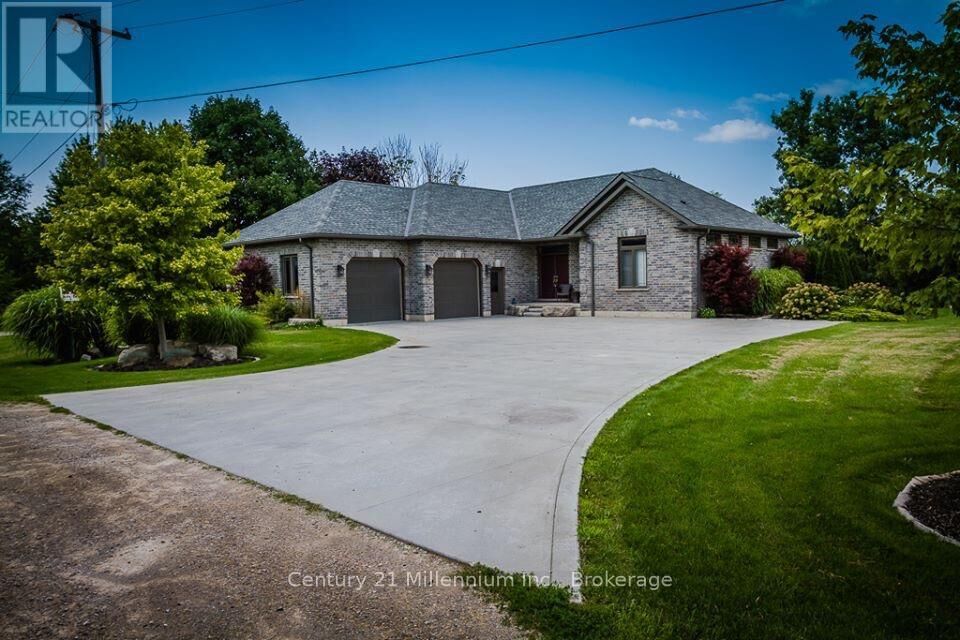Property Photo:  72235 Lakeshore Drive, R.r. #1 Drive  ON N0M 2T0 