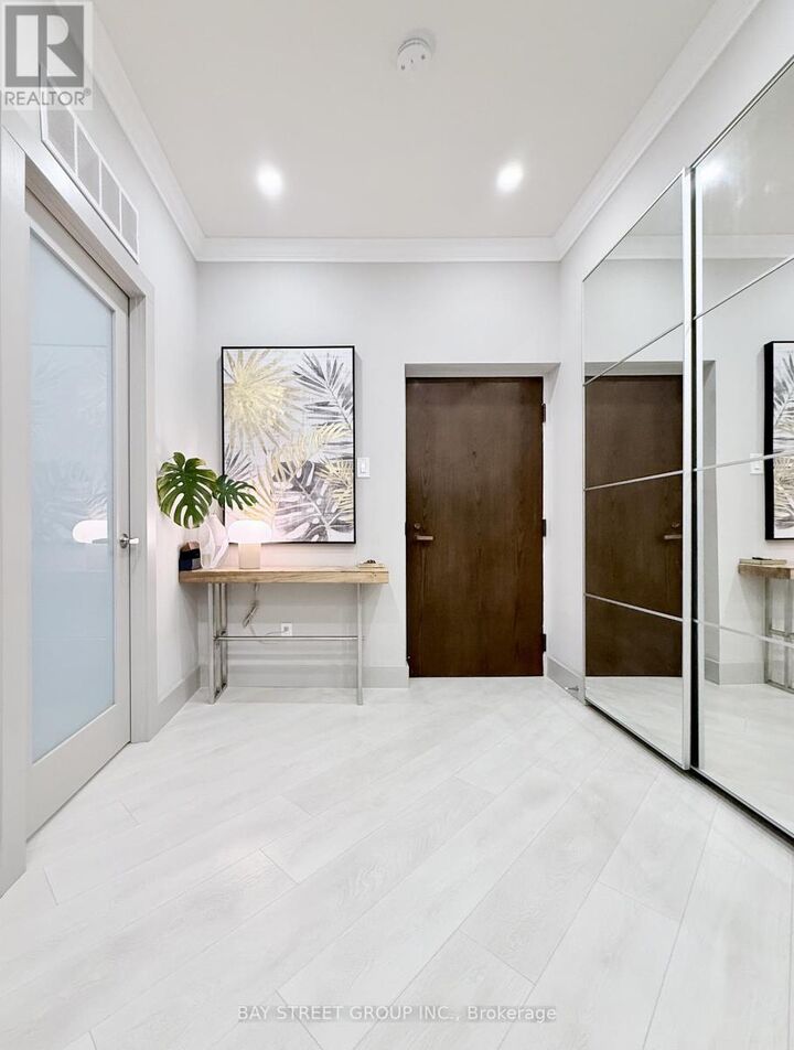 Property Photo: 55 Harbour Square 606 ON M5J 2L1