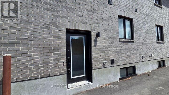 Property Photo:  1252 Trenton Avenue C  ON K1Z 8J9 
