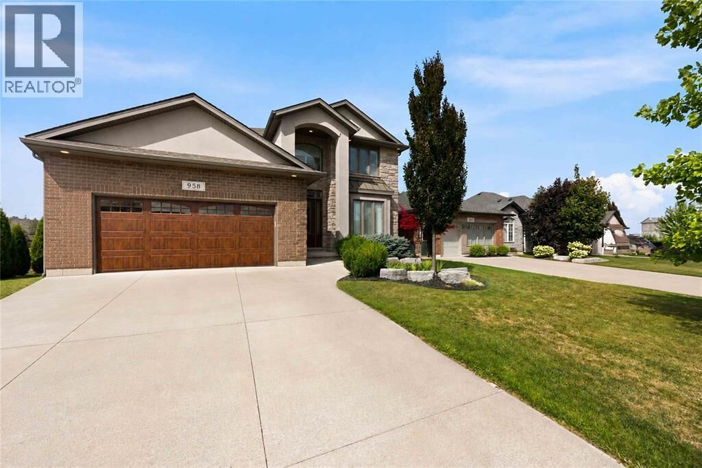 Property Photo:  958 Riopelle Drive  ON N7S 0B5 