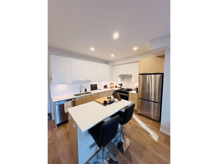 Property Photo:  3319 148 Street 5th Floor  BC V4P 0J2 