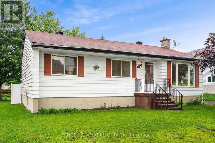 Property Photo:  871 Notre Dame Street  ON K4K 1G3 