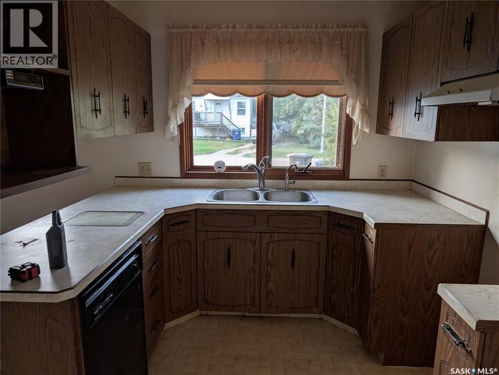 Property Photo: 208 Carson Street SK S0K 1K0