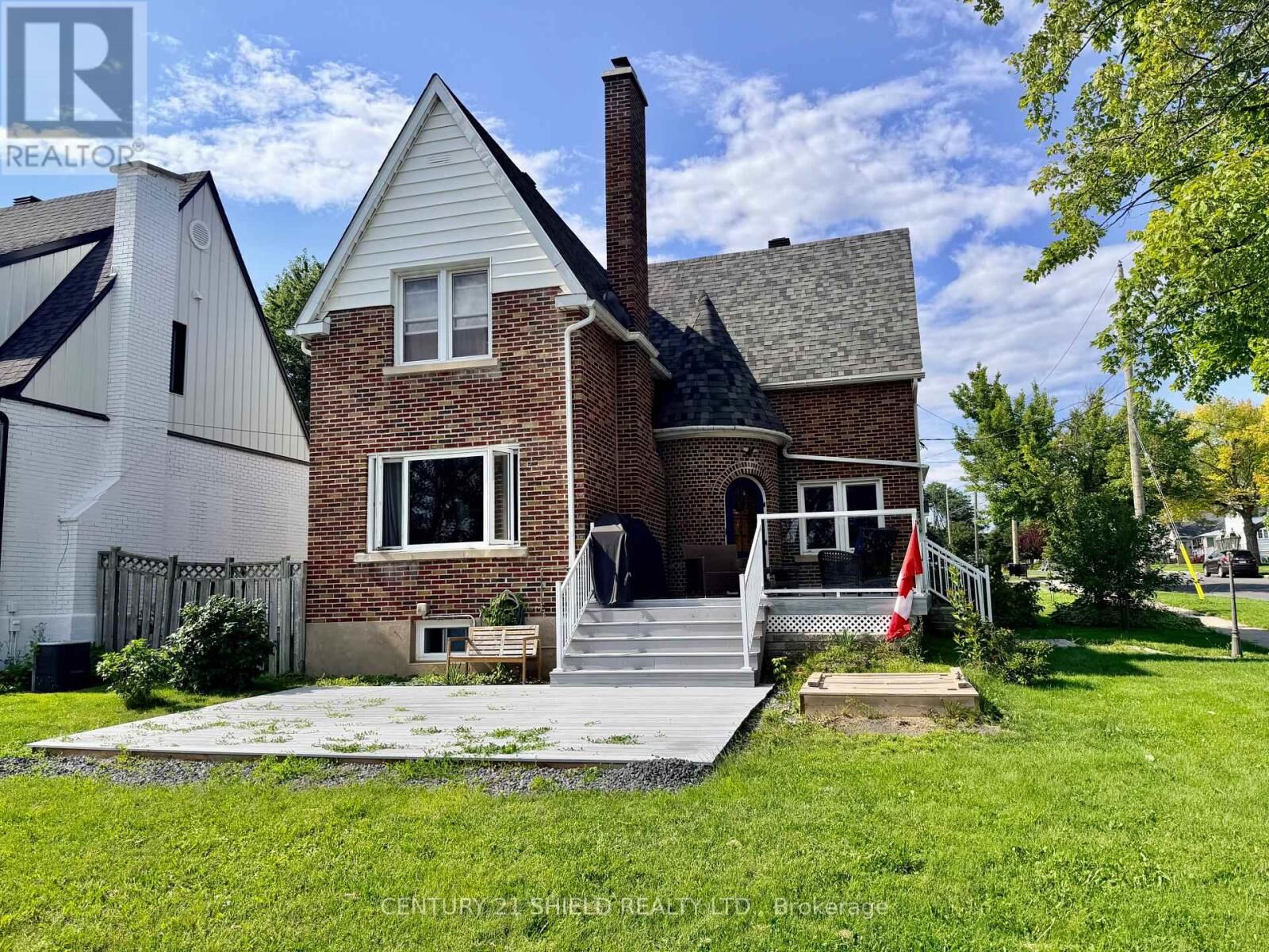 Property Photo:  1506 Montreal Road  ON K6H 1E8 