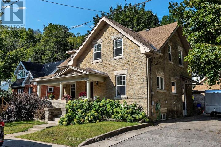 Property Photo:  772 3rd Avenue West  ON N4K 4P3 