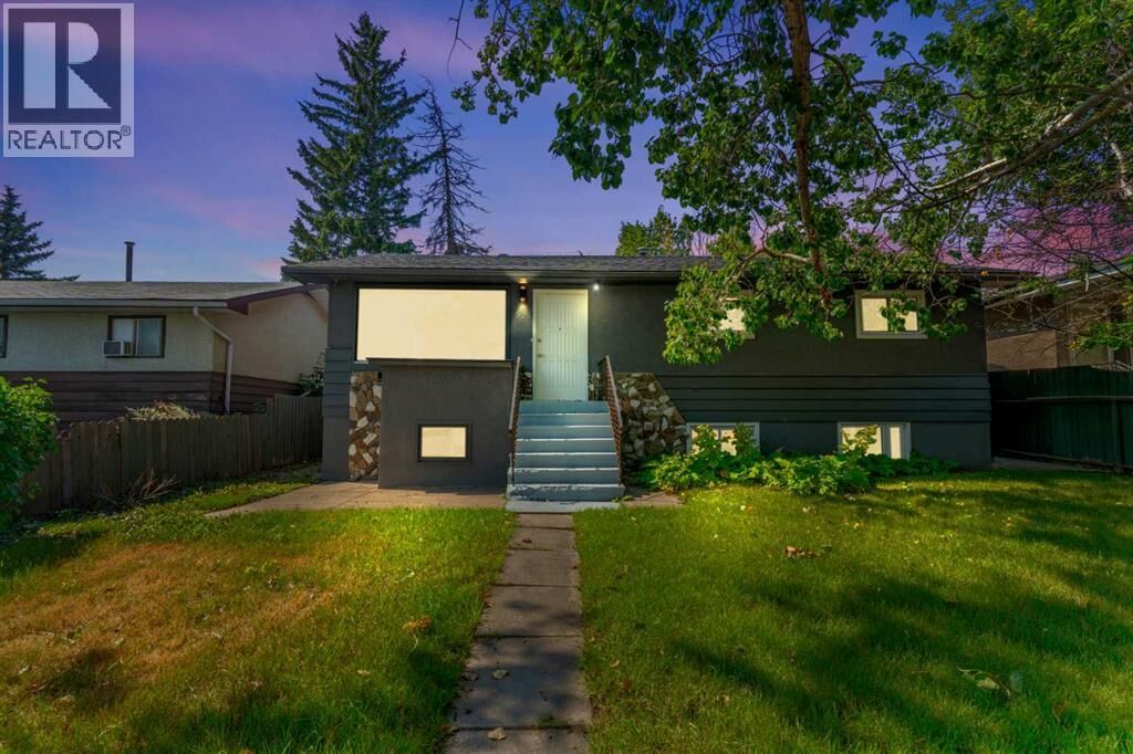 Property Photo: 1527 52 Street Southeast AB T2A 1T9